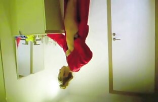 XXX Bella donna con gli occhiali per il ragazzo tagliato film porno da vedere